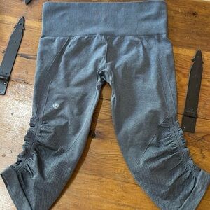 Lululemon In the Flow cropped leggings . Light grey . Size 6